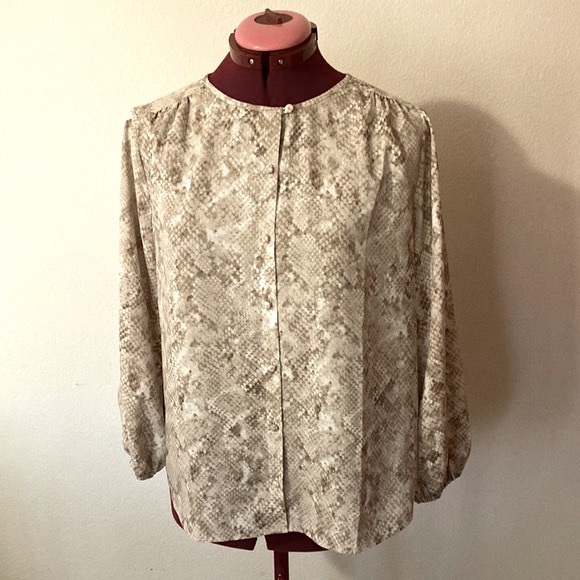 Ann Taylor Size XS snake print light brown 3/4 sleeves blouse. 100% polyester. - Picture 1 of 10